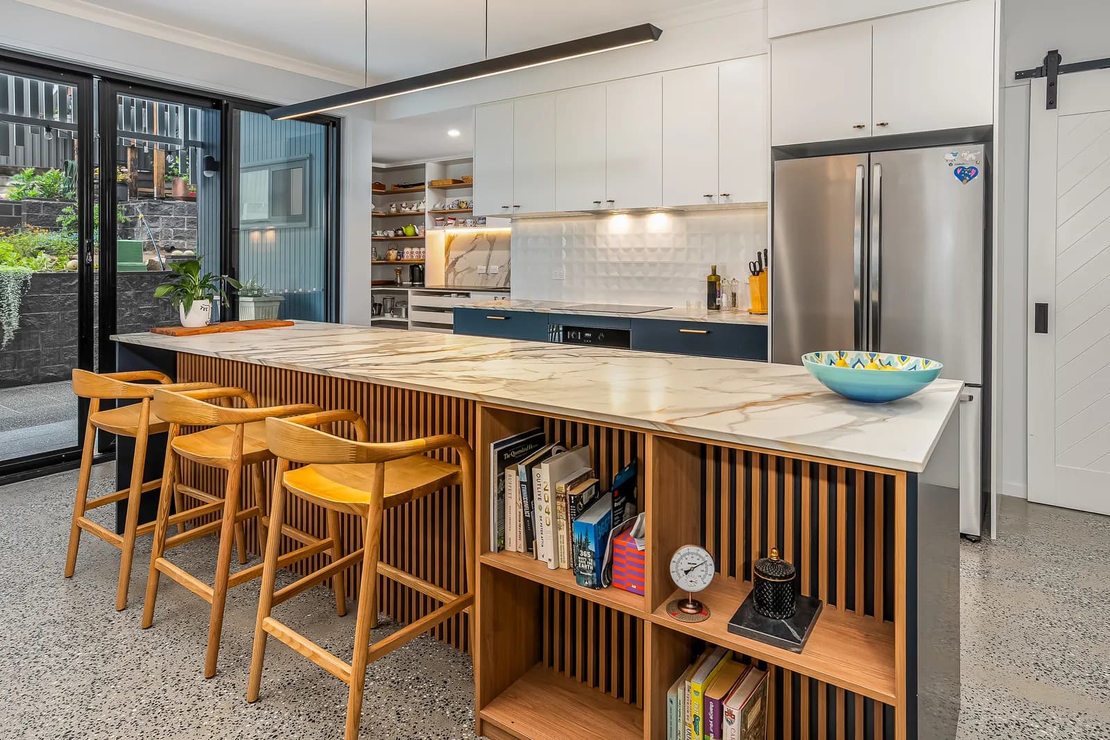 tasmanian-oak-feature-panelling-coorparoo
